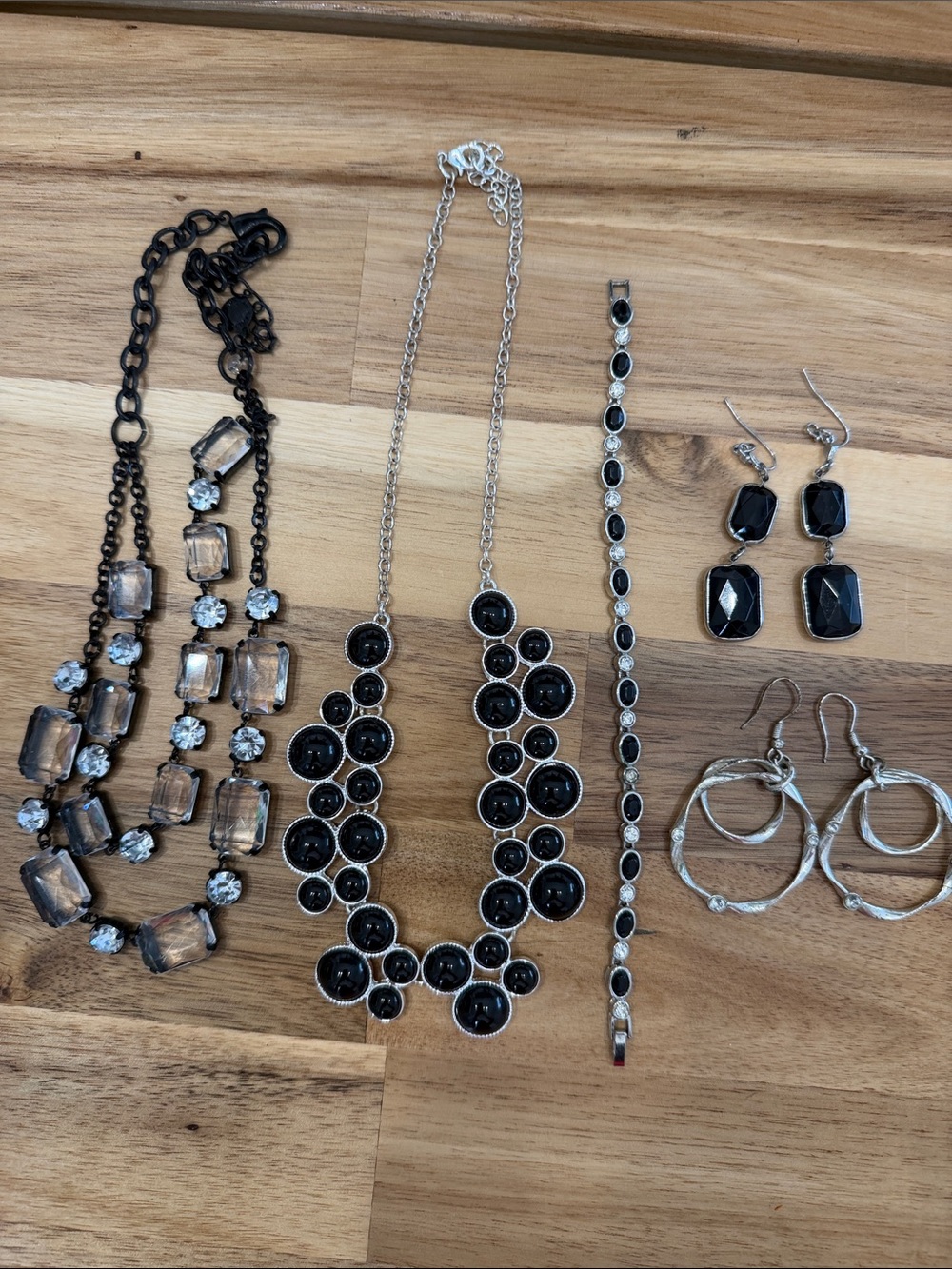 Source Unknown Black and Silver Mixed Necklace & Earring Set